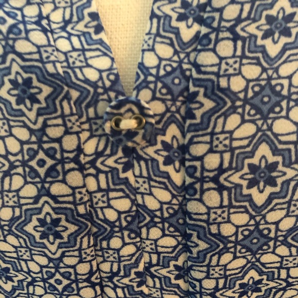 Skies Are Blue blouse. - Picture 2 of 5